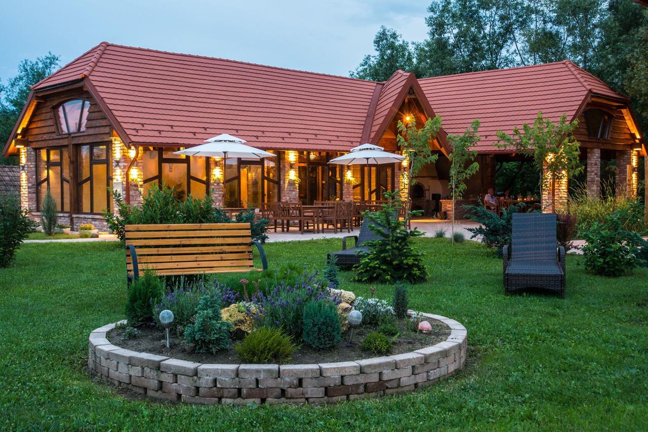 Pensiunea Meander Gherla Exterior photo